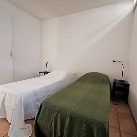 Appartement T2 Equipe Avec Terrasse Et Parking Au Lavandou - Fr-1-803-25