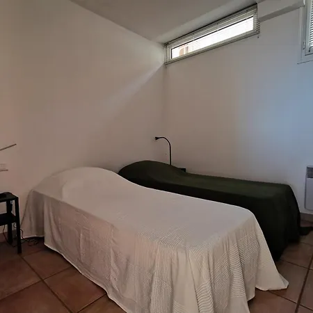 Appartement T2 Equipe Avec Terrasse Et Parking Au Lavandou - Fr-1-803-25 *