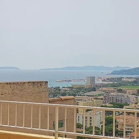 T2 Equipe Avec Terrasse Et Parking Au Lavandou - Fr-1-803-25 *